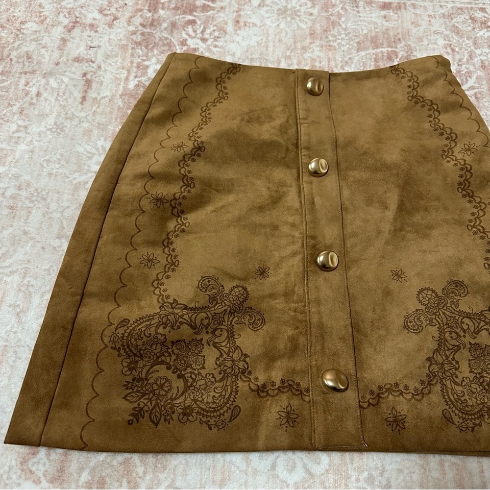 Commense Suede Detailed Buttoned Mini Skirt - Picture 4 of 10